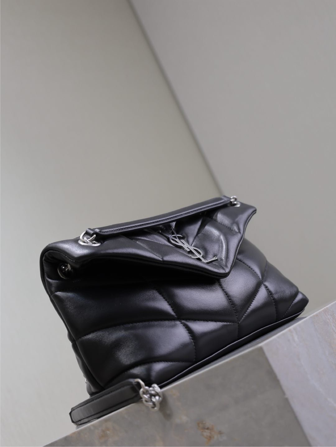 {Style No: 4X859Q89} YSL 25S LOULOU PUFFER MM 29 IN BLACK CALFSKIN SILVER HARDWARE - Image 7
