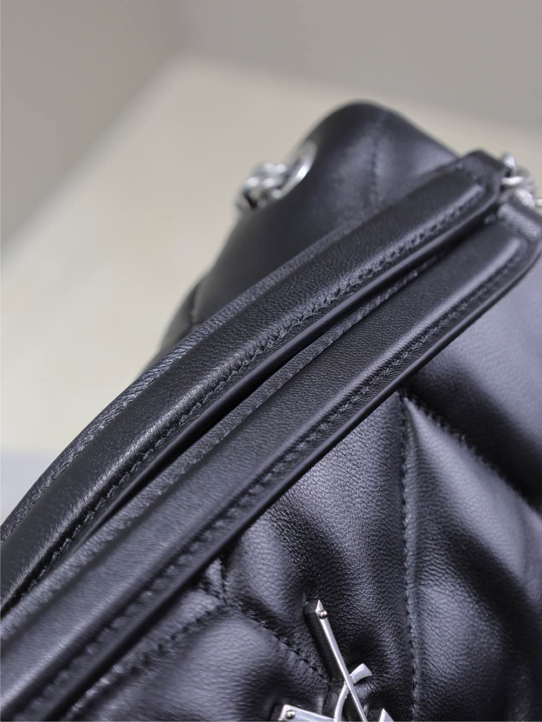 {Style No: 4X859Q89} YSL 25S LOULOU PUFFER MM 29 IN BLACK CALFSKIN SILVER HARDWARE - Image 8