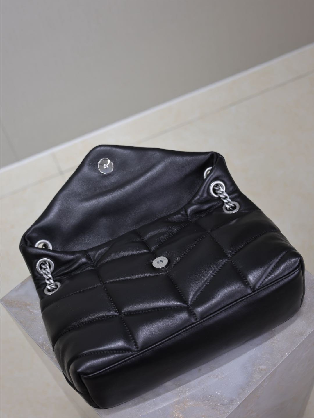{Style No: 4X859Q89} YSL 25S LOULOU PUFFER MM 29 IN BLACK CALFSKIN SILVER HARDWARE - Image 4
