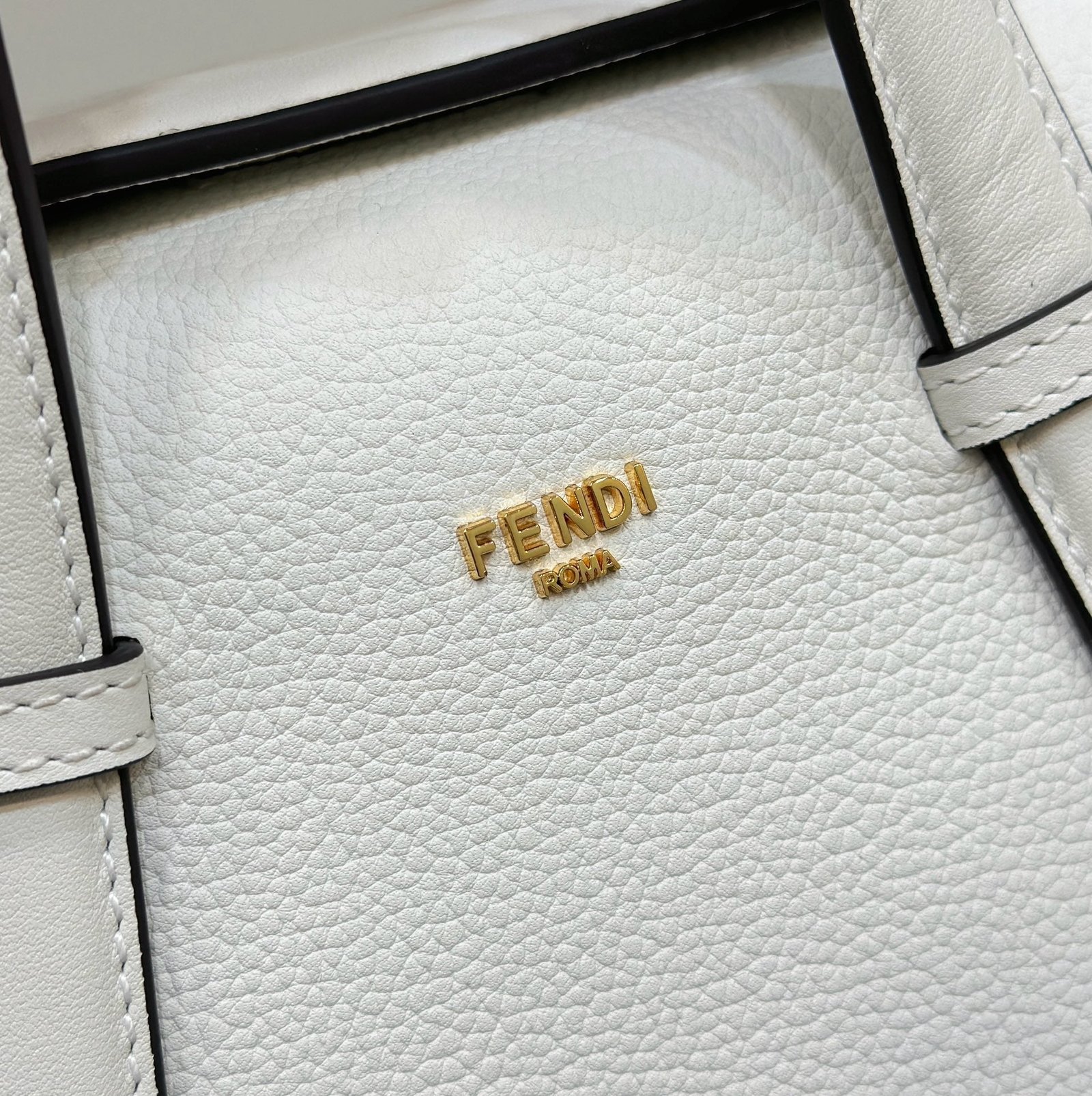 {Style No: BP9P8G5F} FENDI 27 BAG IN WHITE CALFSKIN WITH GOLD HARDWARE - Image 3