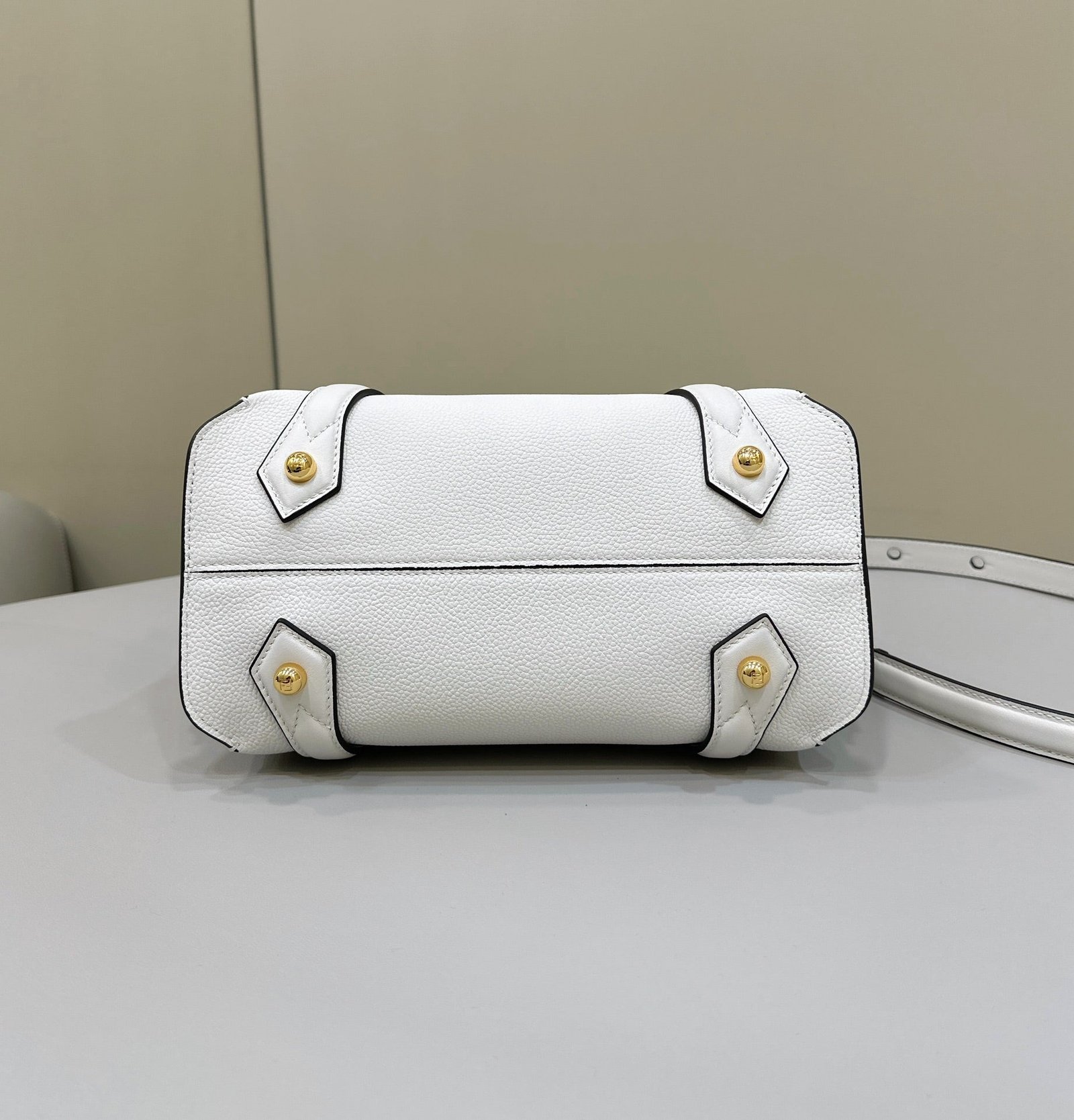 {Style No: BP9P8G5F} FENDI 27 BAG IN WHITE CALFSKIN WITH GOLD HARDWARE - Image 9