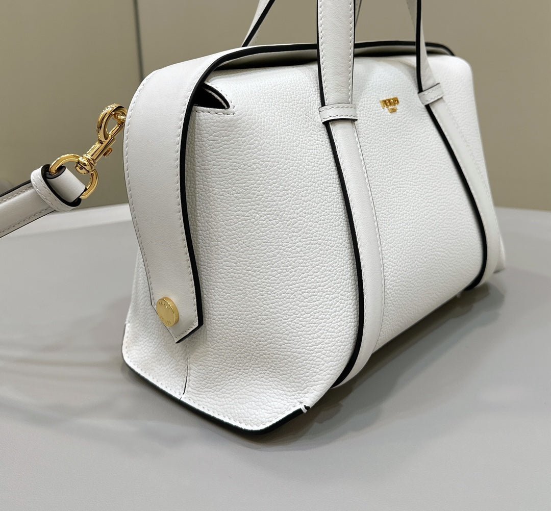 {Style No: BP9P8G5F} FENDI 27 BAG IN WHITE CALFSKIN WITH GOLD HARDWARE - Image 5