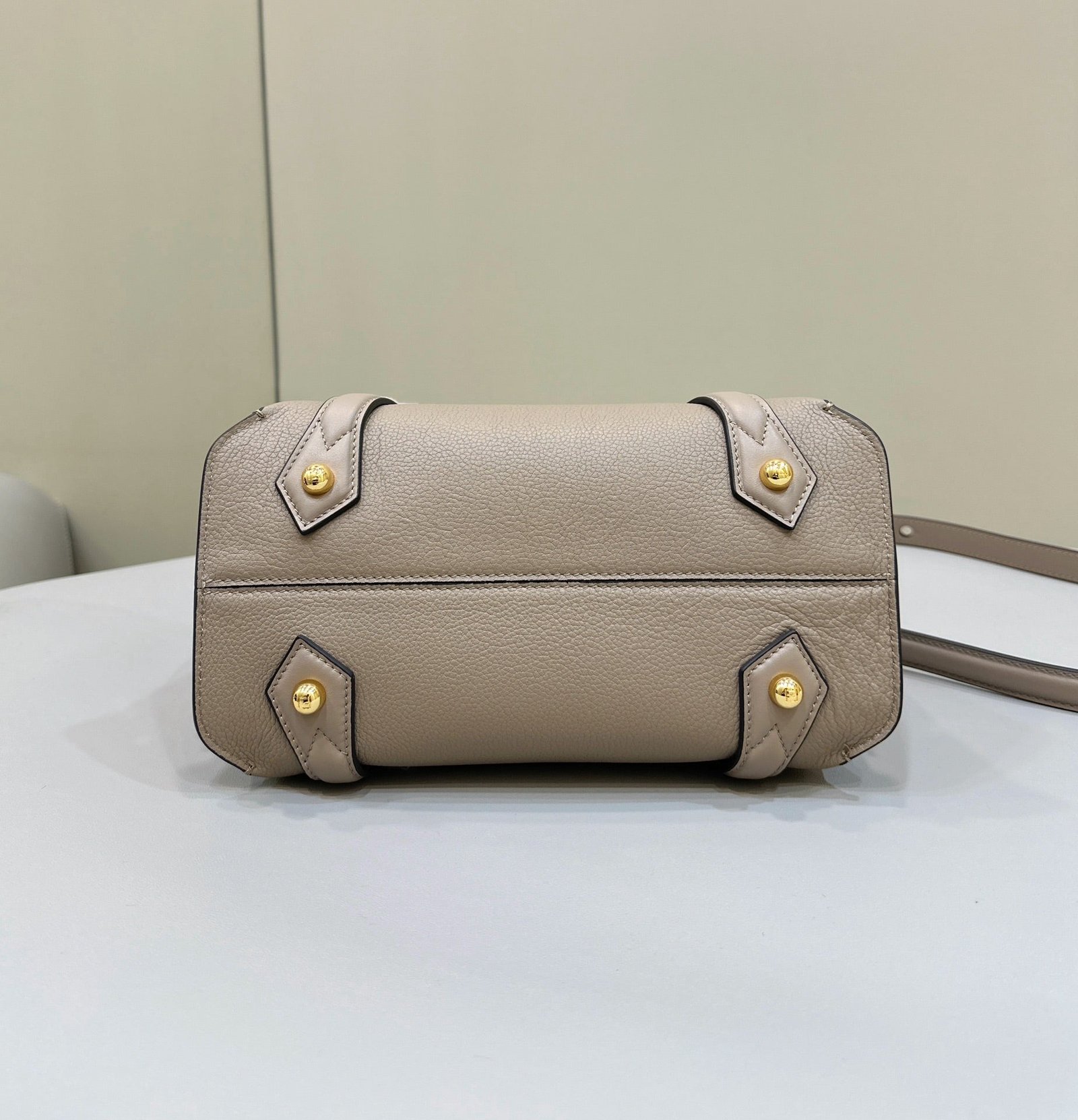 {Style No: 9WJKLYNN} FENDI 27 BAG IN TAN BROWN CALFSKIN WITH GOLD HARDWARE - Image 7