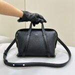 {Style No: 29T7TYWQ} FENDI 27 BAG IN BLACK CALFSKIN WITH GOLD HARDWARE
