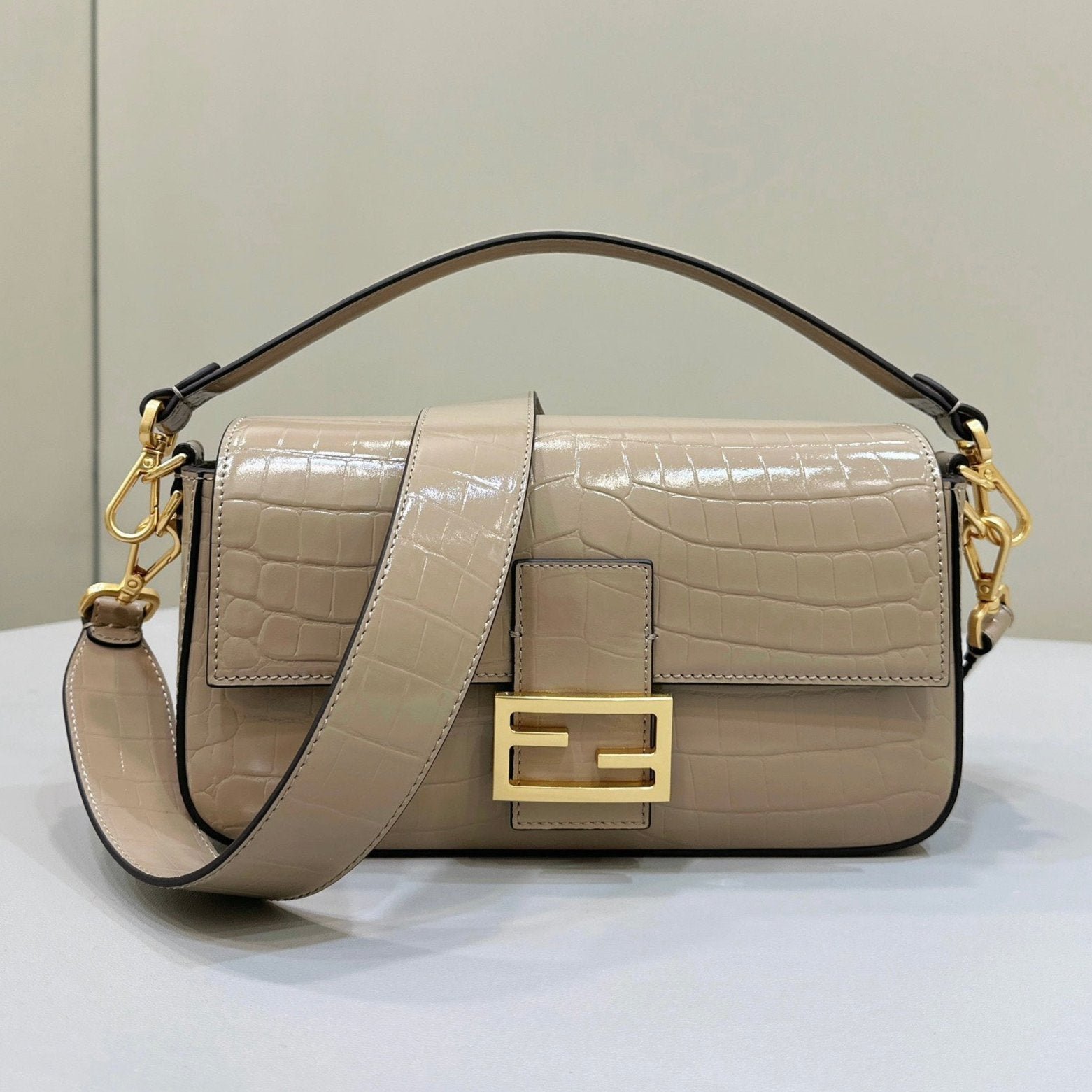 {Style No: LHVJ46GB} FENDI BAGUETTE 27 BAG IN SAND BEIGE CALFSKIN WITH GOLD HARDWARE
