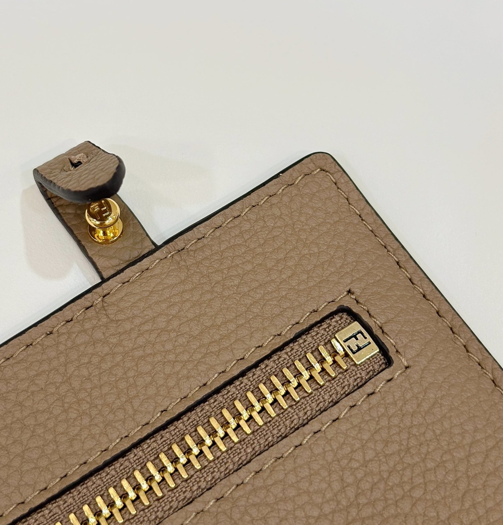 {Style No: MDHEY4TR} FENDI ROLL 33 TOTE BAG IN PEANUT BROWN MIX WHITE CANVAS - Image 7