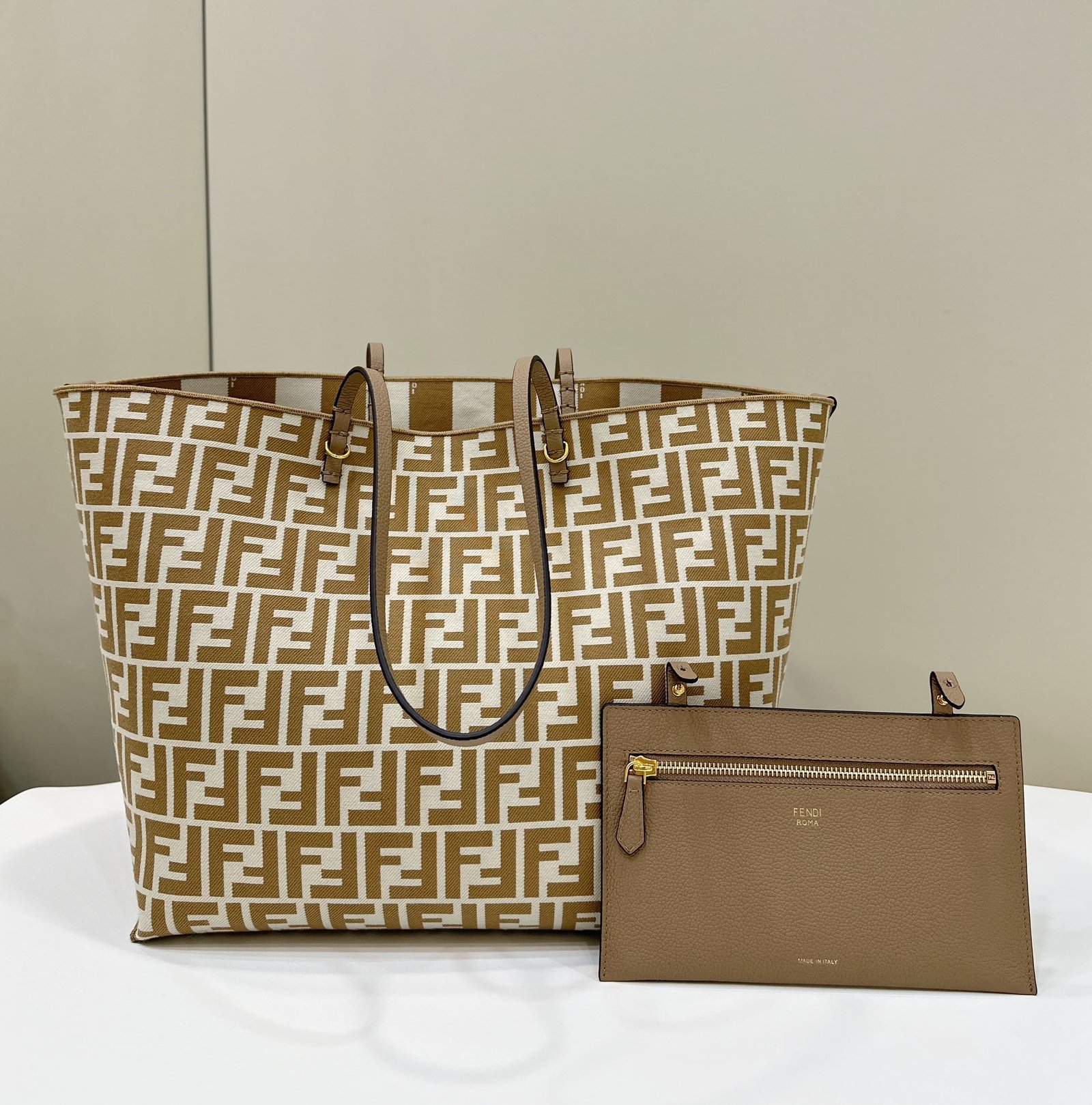 {Style No: MDHEY4TR} FENDI ROLL 33 TOTE BAG IN PEANUT BROWN MIX WHITE CANVAS - Image 4