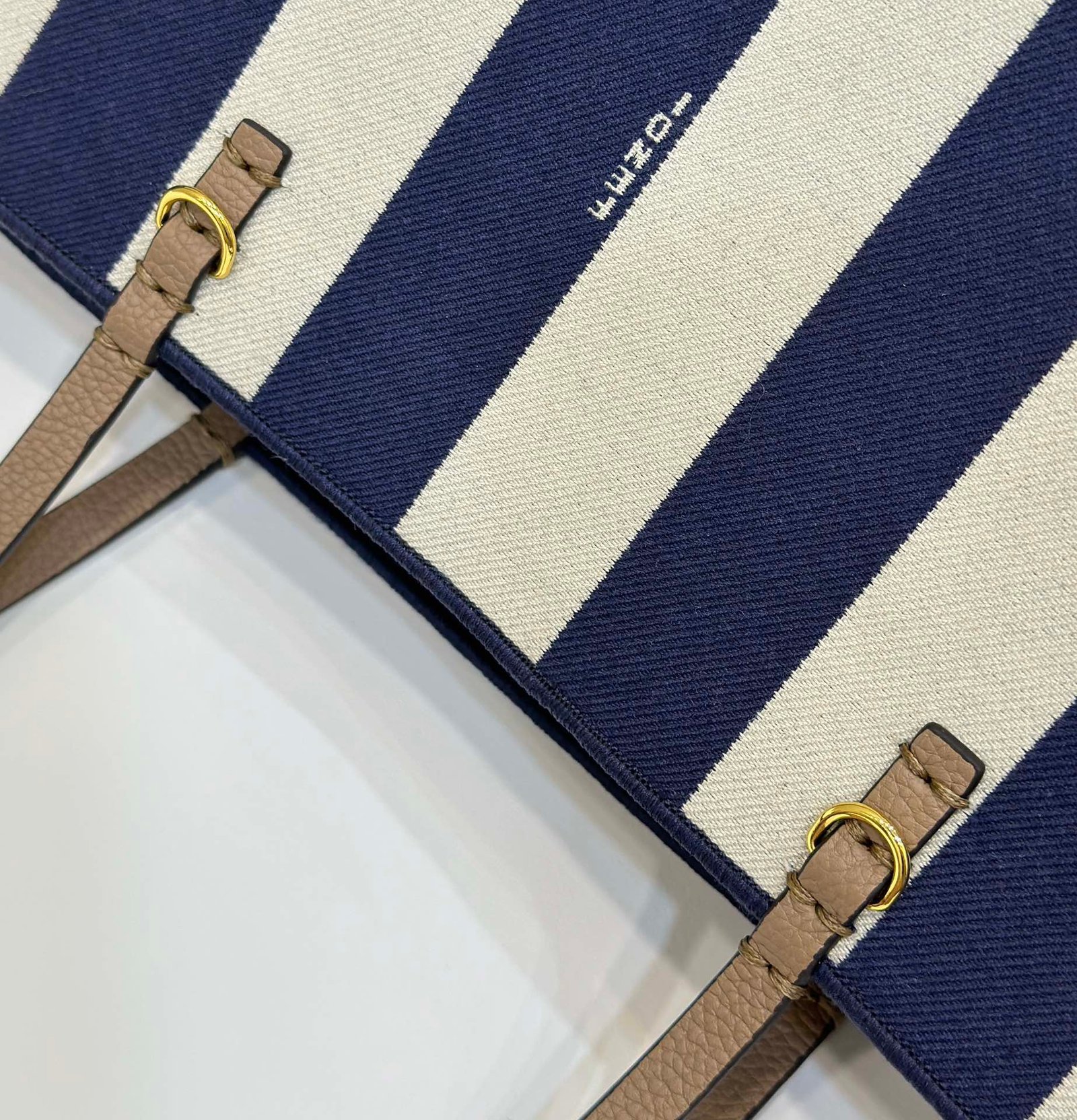 {Style No: 68XA6CC5} FENDI ROLL 22 TOTE BAG IN MIDNIGHT BLUE MIX WHITE CANVAS - Image 7