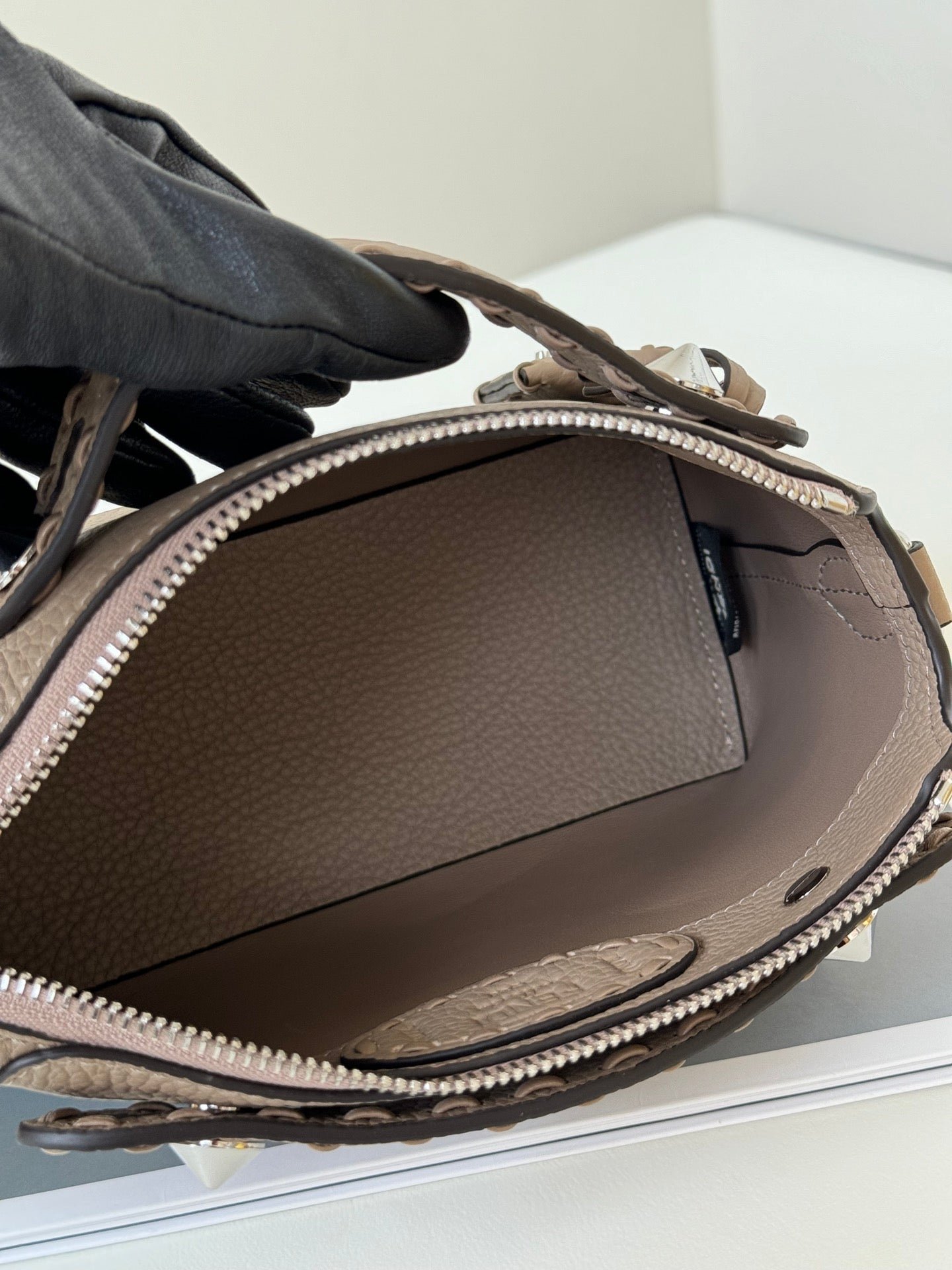 {Style No: VQIODLQ3} BY THE WAY SELLERIA MINI 20 IN MEDIUM BROWN GRAINED CALFSKIN - Image 3
