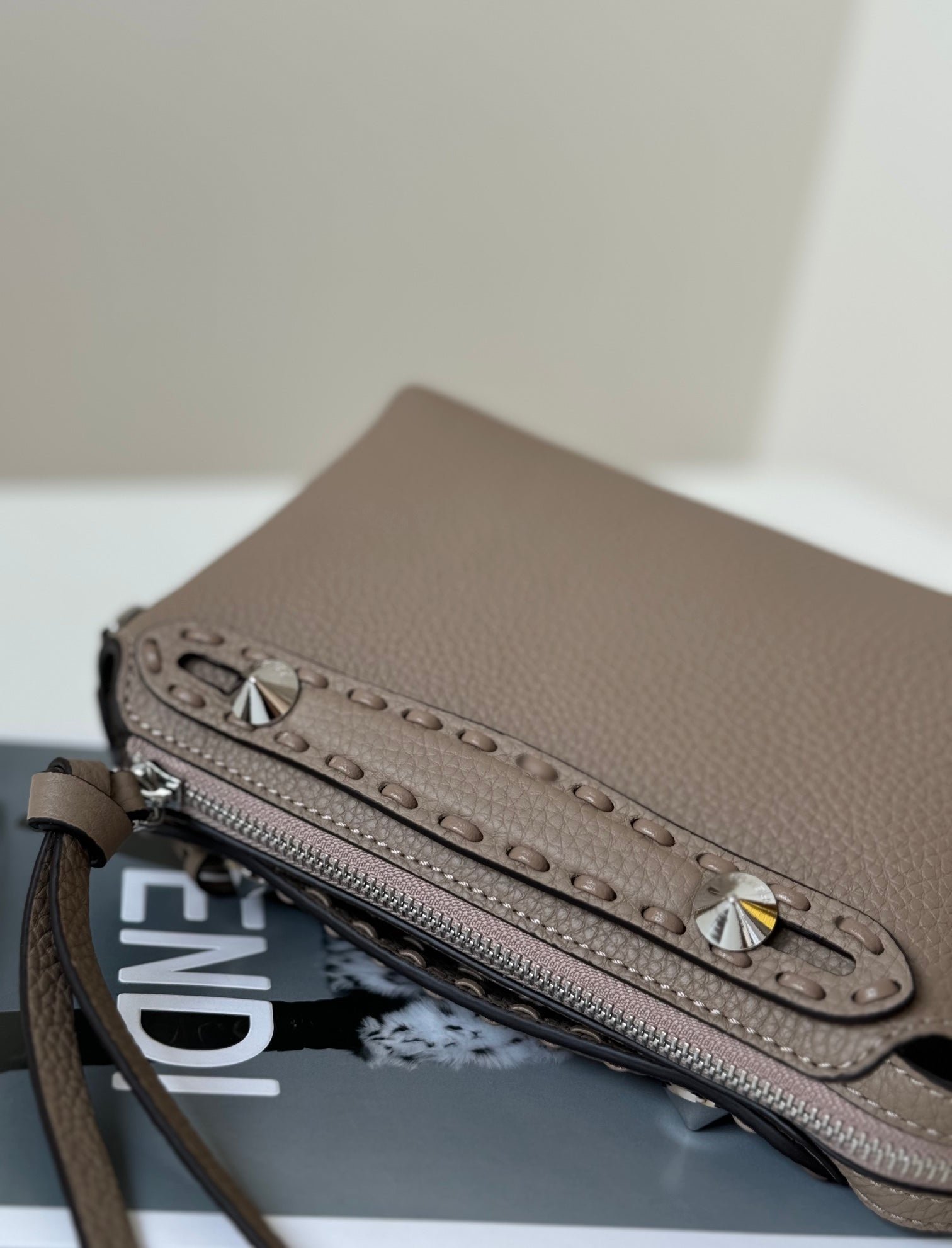{Style No: VQIODLQ3} BY THE WAY SELLERIA MINI 20 IN MEDIUM BROWN GRAINED CALFSKIN - Image 5