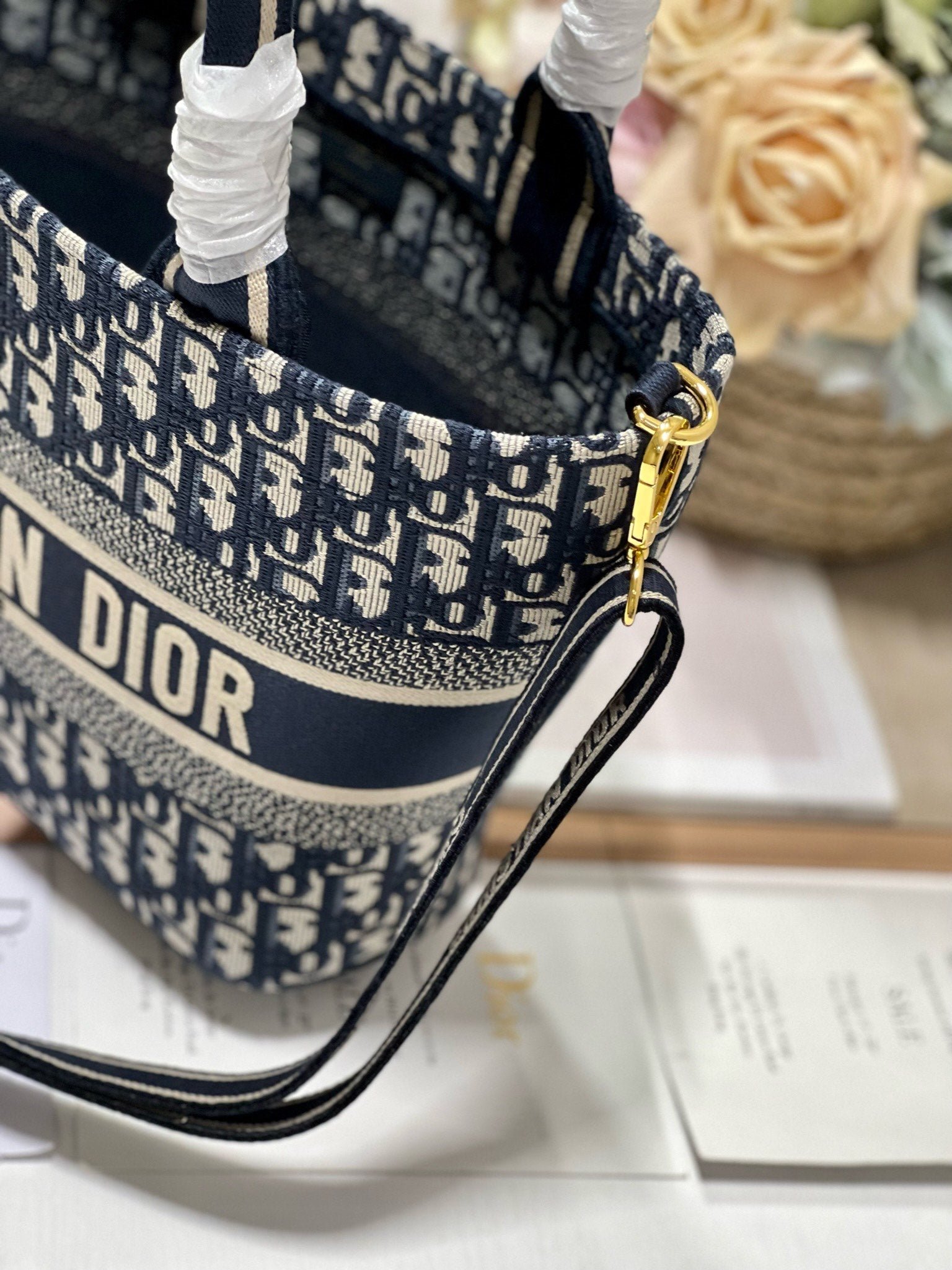 {Style No: A23FISCE} CD NEW BASKET BAG BLUE OBLIQUE EMBROIDERY - Image 4