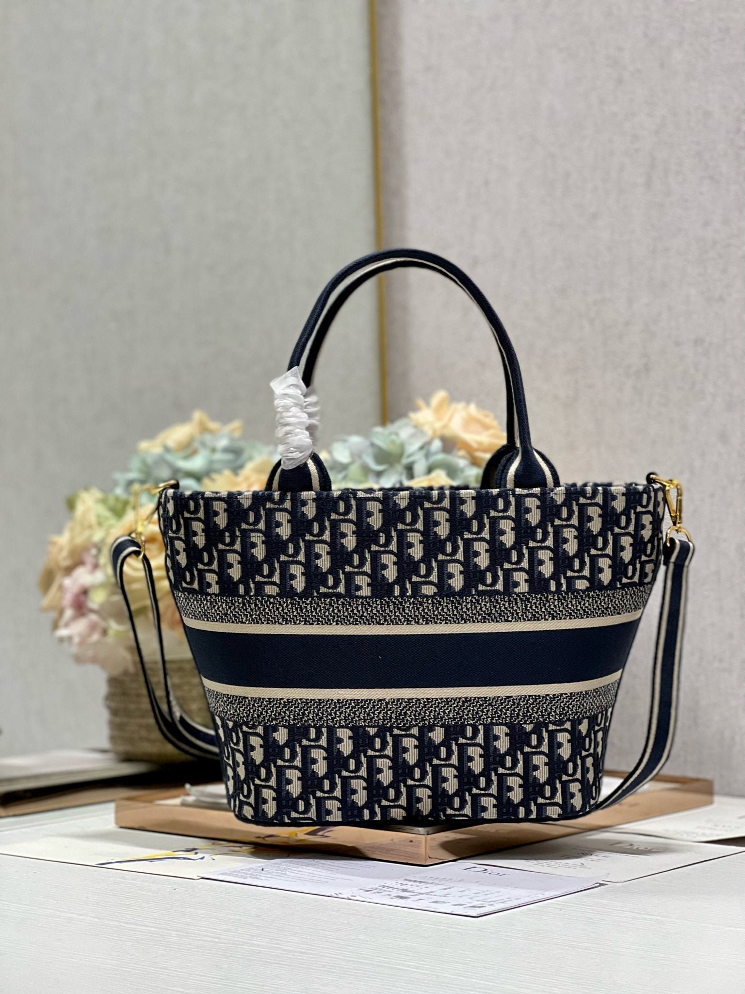 {Style No: A23FISCE} CD NEW BASKET BAG BLUE OBLIQUE EMBROIDERY - Image 5