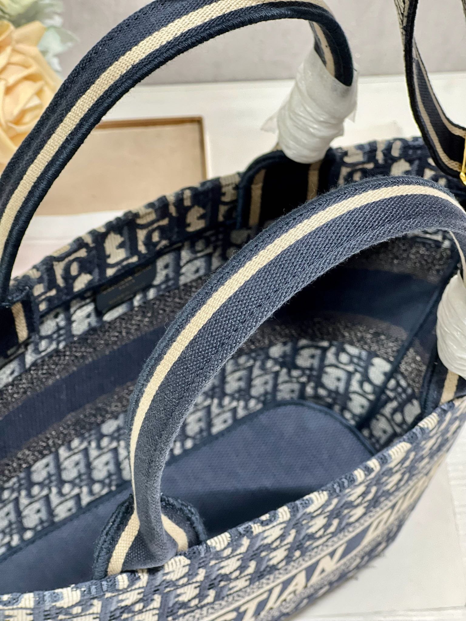 {Style No: A23FISCE} CD NEW BASKET BAG BLUE OBLIQUE EMBROIDERY - Image 7