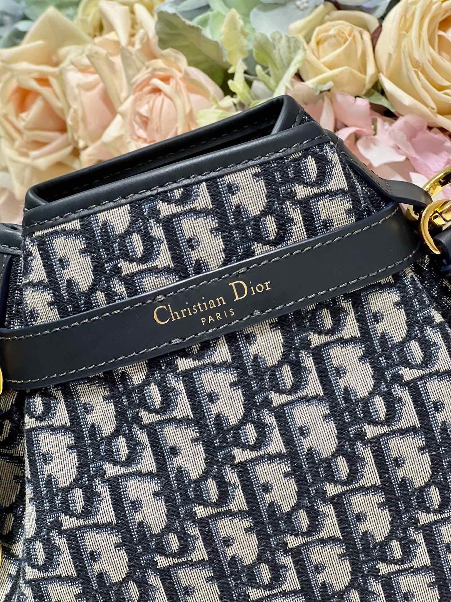 {Style No: B9H2WA79} CEST CD 24CM BLUE OBLIQUE EMBROIDERY - Image 6