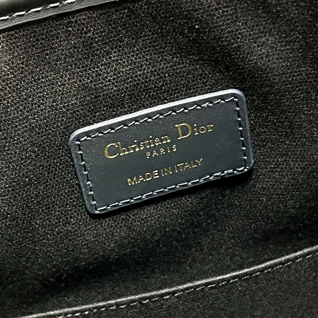 {Style No: B9H2WA79} CEST CD 24CM BLUE OBLIQUE EMBROIDERY - Image 9