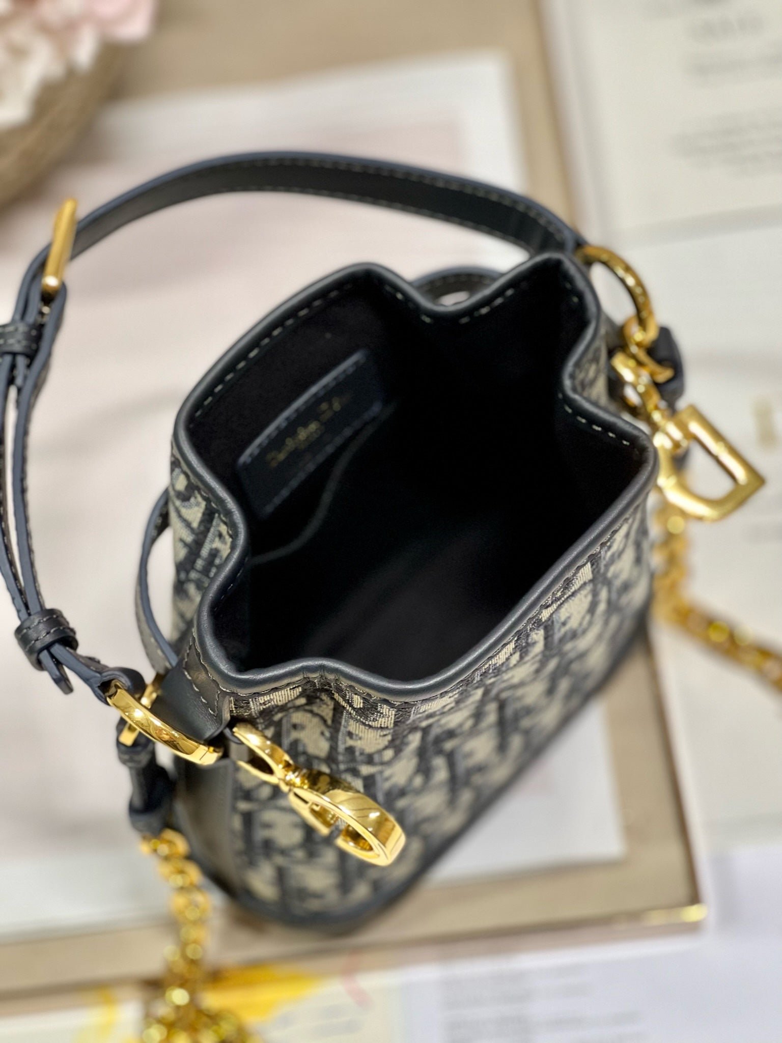 {Style No: FVR913CN} CEST CD 17CM BLUE OBLIQUE EMBROIDERY - Image 8
