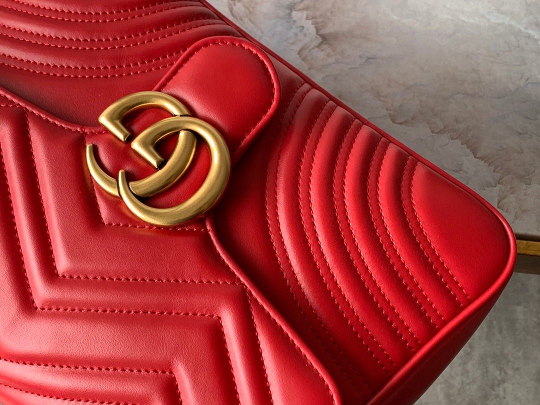 {Style No: RIZ7U1Y3} GG Marmont 26.5cm Red Calfskin Gold Hardware - Image 4