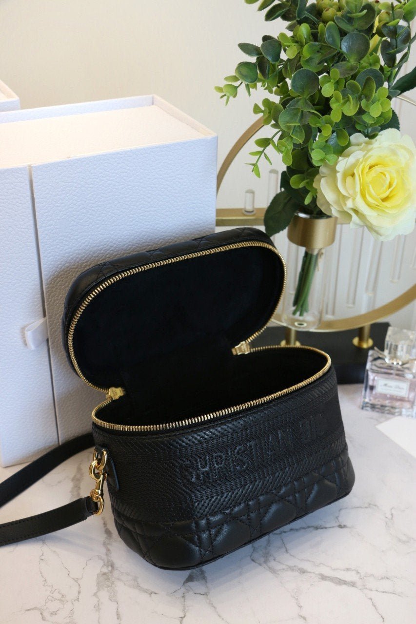 {Style No: 3NFCYGYB} SMALL TRAVEL VANITY CASE BLACK LAMBSKIN - Image 3