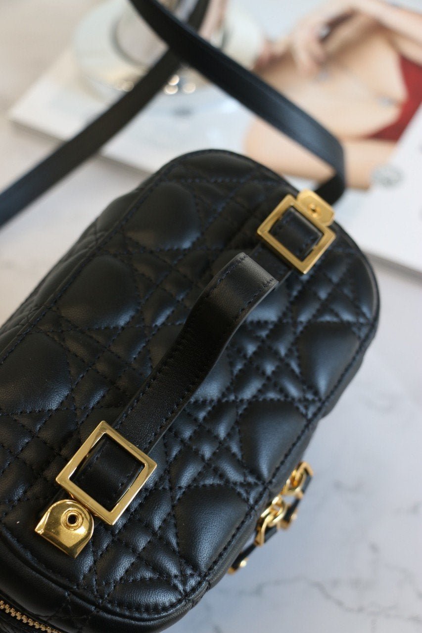 {Style No: 3NFCYGYB} SMALL TRAVEL VANITY CASE BLACK LAMBSKIN - Image 4
